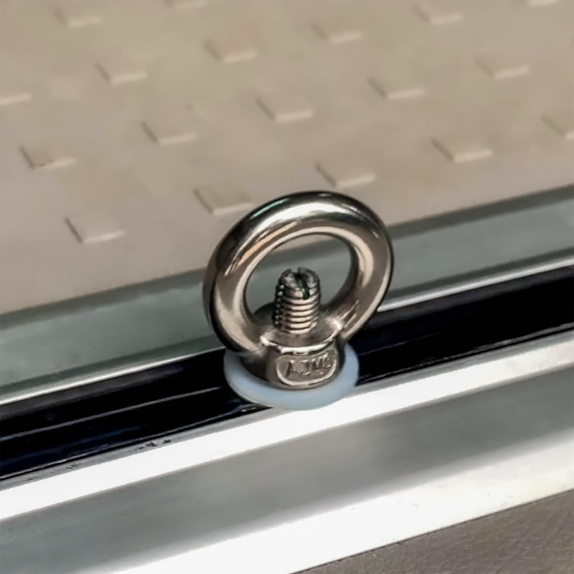 busboxx-camper-zubeh-r-zurr-sen-4er-vw-t5-t6-ladungssicherung image 2