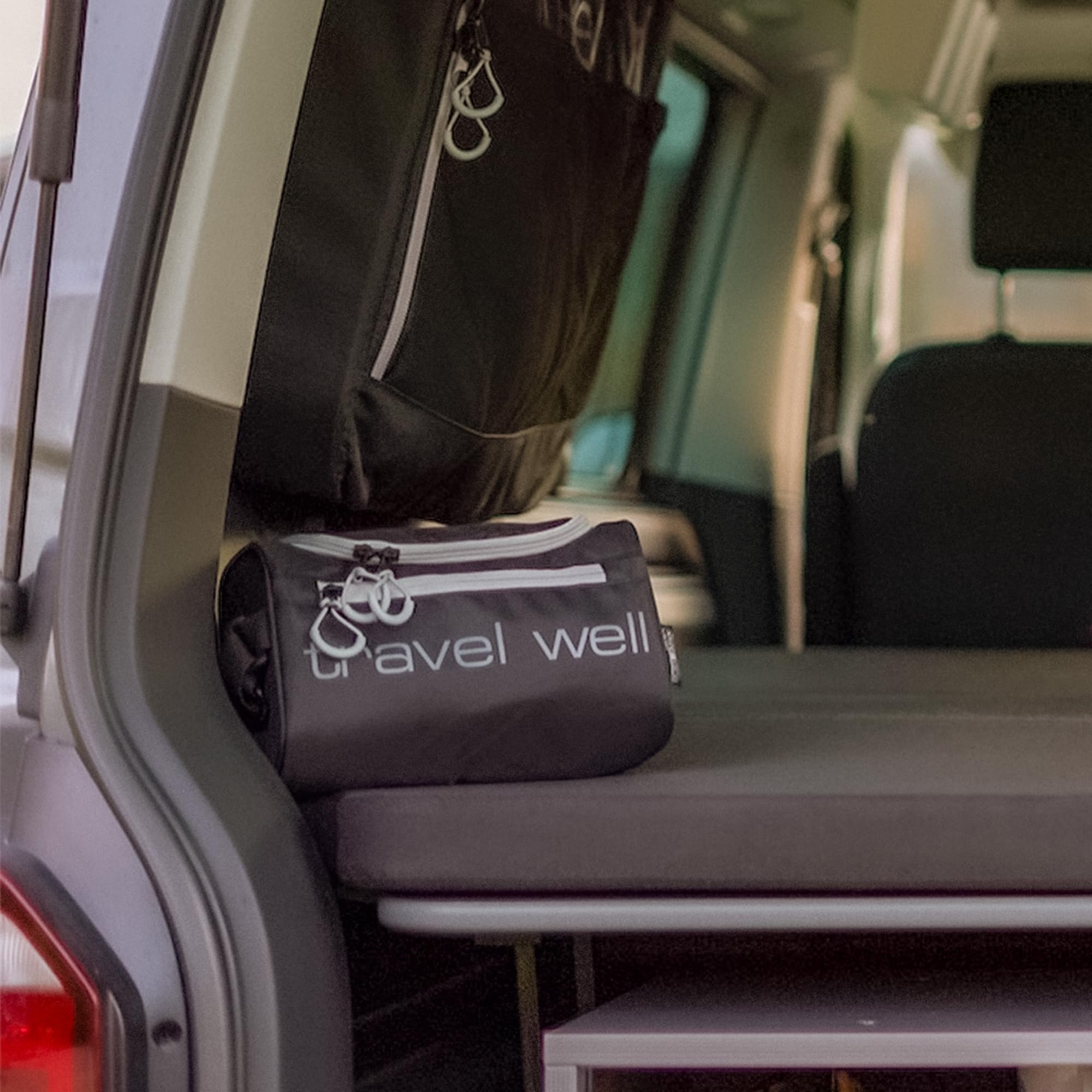 busboxx-camper-organizer-washboxx-kulturbeutel-zum-aufh-ngen-wasserabweisend image 3